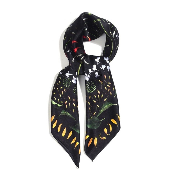 🔥🔥🔥Lisa King and London Flower School silk scarf NEW🔥🔥🔥 - Picture 2 of 5